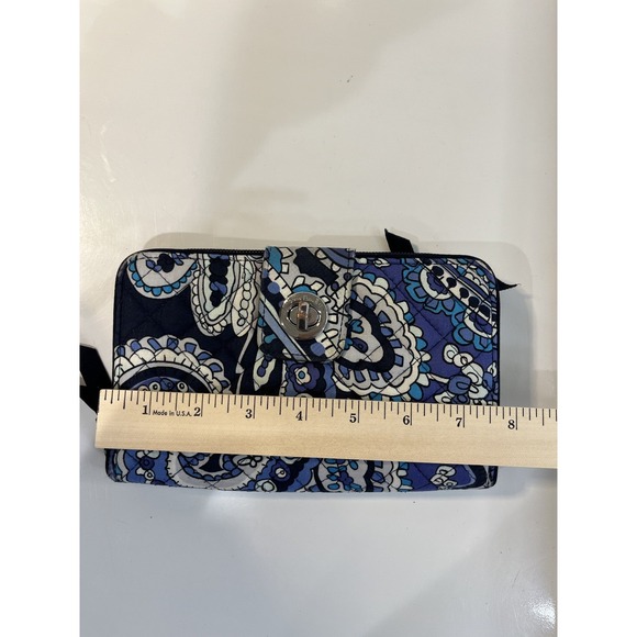 VERA BRADLEY Iconic RFID Turnlock Zip Around Wallet Deep Night Paisley Quilted - Picture 6 of 8
